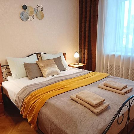 Old Town Retreat With Stunning Views 2 Bedroom Apartment Nearby The Church Of Saint Peter รีกา ภายนอก รูปภาพ
