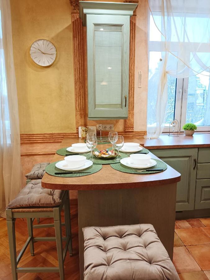 Old Town Retreat With Stunning Views 2 Bedroom Apartment Nearby The Church Of Saint Peter รีกา ภายนอก รูปภาพ
