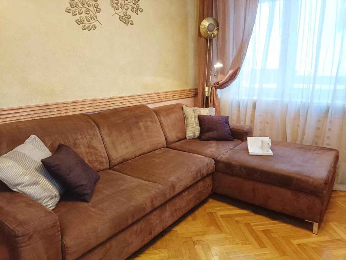 Old Town Retreat With Stunning Views 2 Bedroom Apartment Nearby The Church Of Saint Peter รีกา ภายนอก รูปภาพ